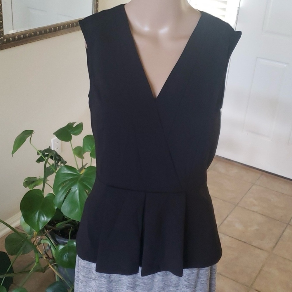 Banana Republic 2 flattering darts peplum exposed backzip sleeveless